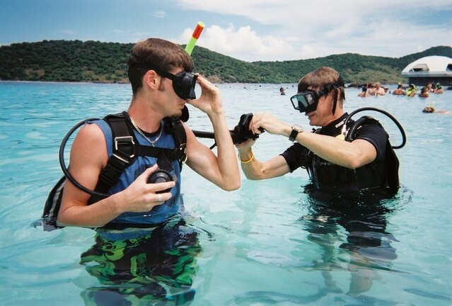 Diving Wearing Contact Lenses